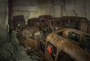 Quelle que soit la vérité, le propriétaire ou les propriétaires, des voitures clairement ne sont pas revenus pour les récupérer après 1945. Et elles gisaient abandonnés pendant des années, jusqu'à ce que Michel a trébuché sur eux ce jour d'août 2016 qui ne  sera jamais oublié.